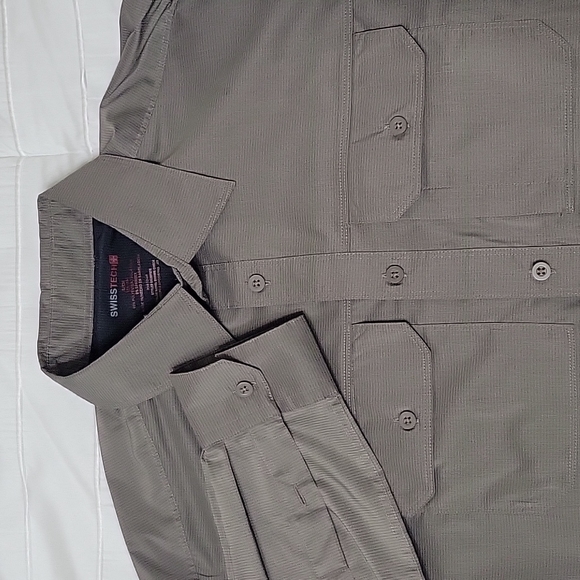Swisstech Button Down - Picture 2 of 5